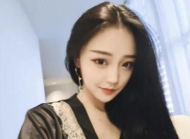 好听的微信昵称女四个字霸气